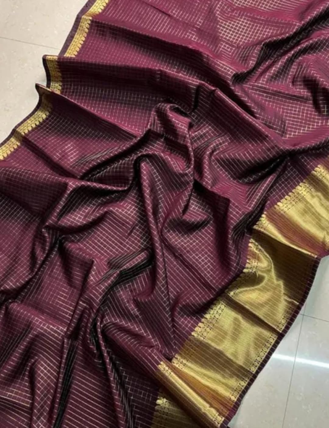Elegant Maroon Kanjivaram Silk Saree with Rich Gold Zari Border – Traditional Wedding & Festive Wear